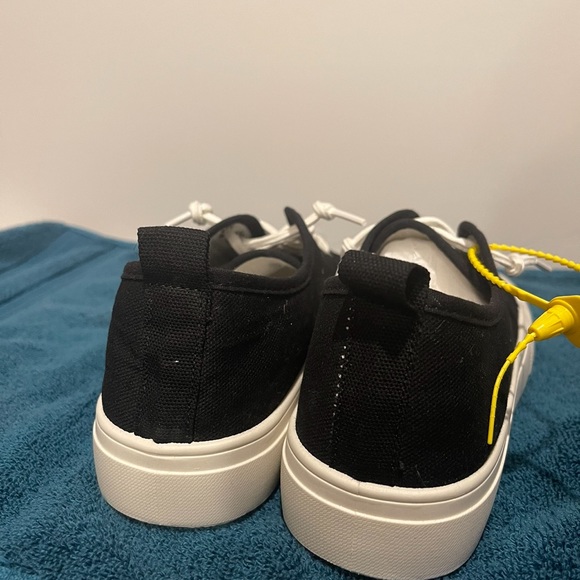 Square Toe Lingo canvas tennis shoes - Picture 3 of 5